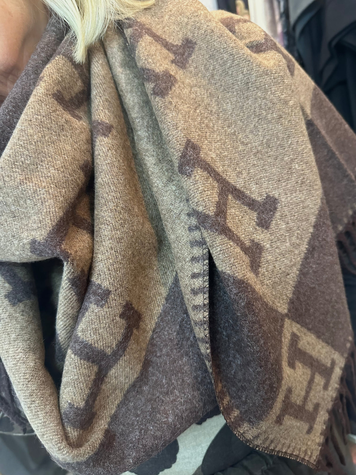 HER MEZ SCARF
