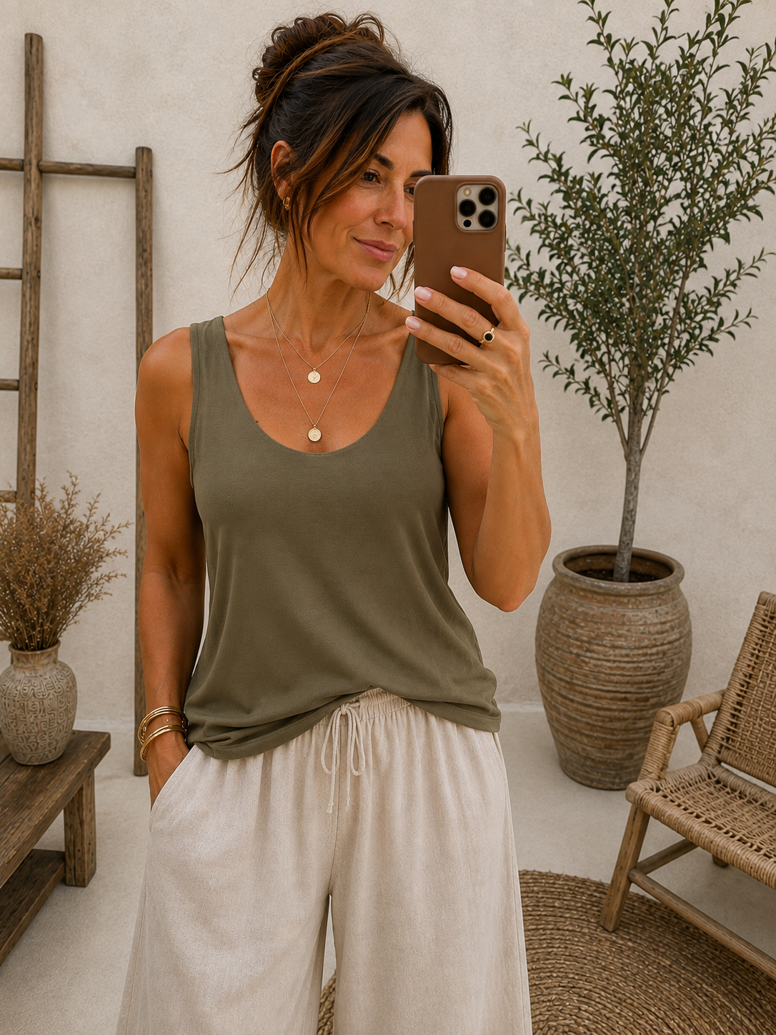 SCOOP NECK VEST