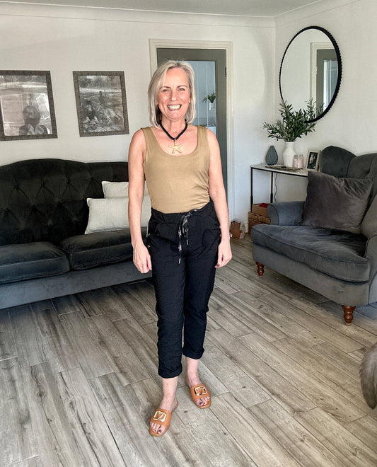 SCOOP NECK VEST