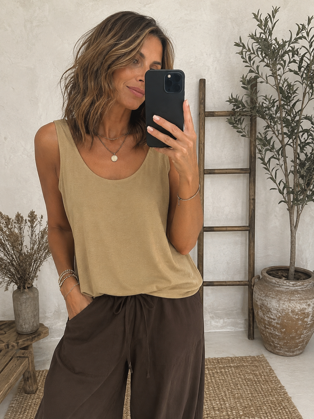 SCOOP NECK VEST
