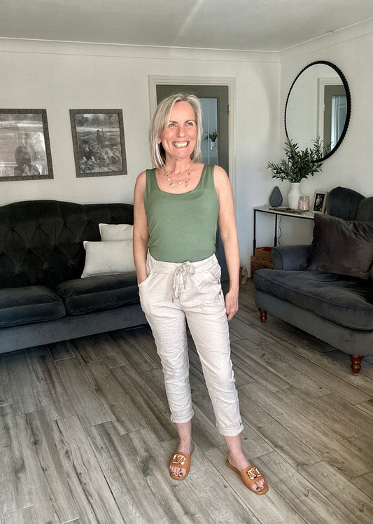 SCOOP NECK VEST