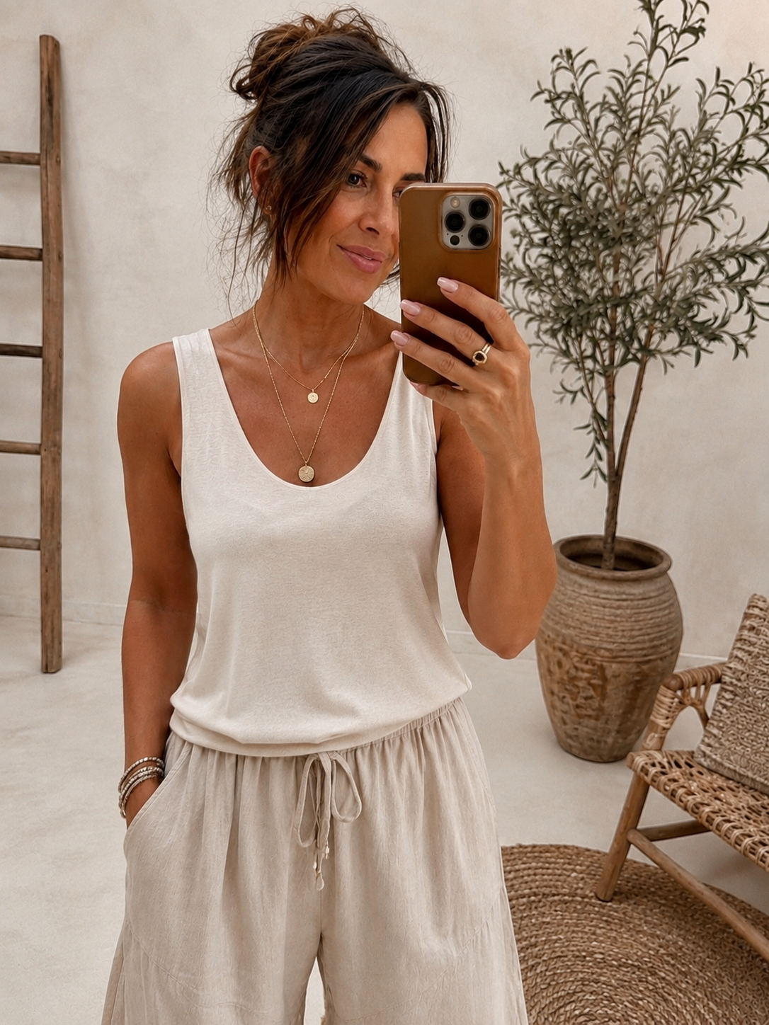 SCOOP NECK VEST